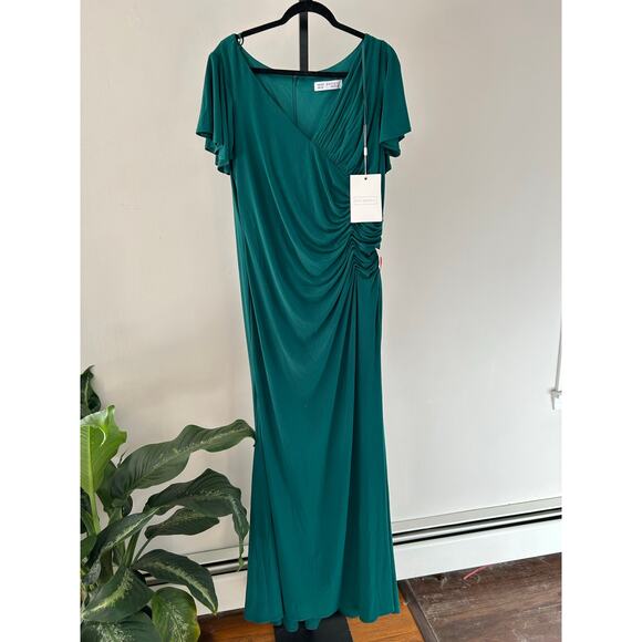 MacDuggal -size 16W Emerald Green Flutter Sleeve‎ Jersey Gown - Picture 4 of 6